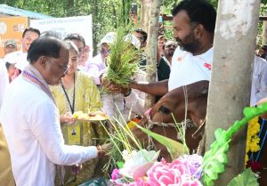 मुख्यमंत्री ने दुधारू पशु प्रदाय योजना का किया शुभारंभ मुख्यमंत्री ने दुधारू पशु प्रदाय योजना का किया शुभारंभ