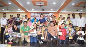 ""शतरंज तिहार ""का हुआ समापन- सभी को परास्त करते हुए भिलाई के यशद बने चैम्पियन ""शतरंज तिहार ""का हुआ समापन- सभी को परास्त करते हुए भिलाई के यशद बने चैम्पियन