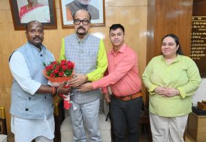 राज्यपाल रमेन डेका से वन अल्फाबेट फाउंडेशन के पदाधिकारियों ने की सौजन्य भेंट राज्यपाल रमेन डेका से वन अल्फाबेट फाउंडेशन के पदाधिकारियों ने की सौजन्य भेंट