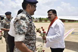 उप मुख्यमंत्री विजय शर्मा और वन मंत्री केदार कश्यप का एयरपोर्ट में किया गया आत्मीय स्वागत उप मुख्यमंत्री विजय शर्मा और वन मंत्री केदार कश्यप का एयरपोर्ट में किया गया आत्मीय स्वागत