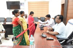 प्रगतिशील कृषकों ने क्षतिपूर्ति राशि दिलाने जनदर्शन में की मांग प्रगतिशील कृषकों ने क्षतिपूर्ति राशि दिलाने जनदर्शन में की मांग