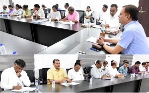  संभाग आयुक्त ने ली संभाग स्तरीय अधिकारियों की समय-सीमा प्रकरणों की समीक्षा बैठक