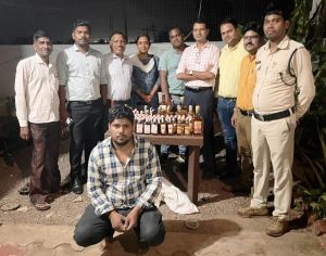 आबकारी विभाग की टीम ने बड़ी मात्रा में जप्त किये मध्यप्रदेश की विदेशी शराब, आरोपी गिरफ्तार