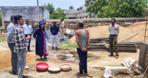 जिला पंचायत सीईओ ने प्रधानमंत्री आवास योजनान्तर्गत निर्माणाधीन आवासों का किया निरीक्षण जिला पंचायत सीईओ ने प्रधानमंत्री आवास योजनान्तर्गत निर्माणाधीन आवासों का किया निरीक्षण