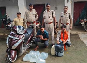 30 लीटर कच्ची शराब सहित दो आरोपी गिरफ्तार