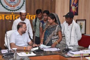 कलेक्टर ने जनदर्शन में सुनी नागरिकों की समस्याएं