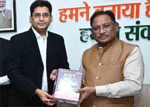  मुख्यमंत्री  ने अधिवक्ता विवेक सारस्वत की नवीनतम पुस्तक "जीएसटी लॉ मैनुअल 2025" का किया विमोचन