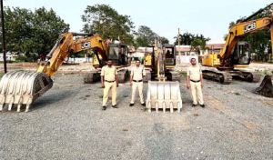  अवैध रेत उत्खनन पर कड़ी कार्रवाई,  3 चैन माउंटेन वाहन जप्त