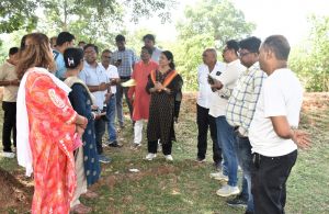 कलेक्टर श्रीमती दिव्या उमेश मिश्रा ने सक्रिय दौरा कर दल्लीराजहरा में विकास और स्वच्छता की पहल की