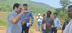 कलेक्टर ने किया आदिवासी बहुल ग्रामों का सघन दौरा