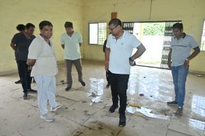 आयुक्त ने अवैध निर्माण एवं जलभराव क्षेत्र का किया निरीक्षण 