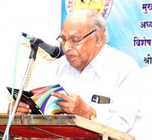  'सपनों के स्&zwj;वर&rsquo; के विमोचन संग वरिष्&zwj;ठ साहित्&zwj;यकार शिवकुमार यादव सम्&zwj;मानित