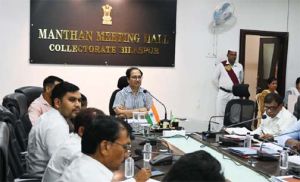 कलेक्टर ने ली राजस्व अधिकारियों की बैठक कलेक्टर ने ली राजस्व अधिकारियों की बैठक