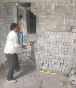  निगम जोन 8 ने विकास नगर  में बिना अनुमति किये निर्माण को तोड़ा