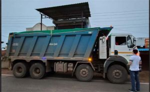   रेत और मुरूम से भरे 5  वाहन  जप्त