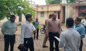  कलेक्टर ने किया सीएमएचओ कार्यालय का आकस्मिक निरीक्षण