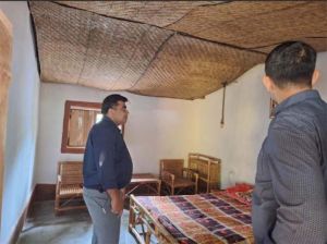 छोटे तुमनार एवं छिंदनार राहत शिविर भवन का कलेक्टर ने किया अवलोकन