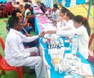  पेंड्रावन और जमदरहा में धरती-आबा अभियान के अंतर्गत आयोजित शिविरों  में जनजातीय समुदायों को योजनाओं से किया गया लाभान्वित