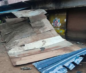 निगम ने जोन 1क्षेत्र रिंग रोड में शराब दुकान में अवैध निर्माण एवं अन्य अवैध निर्माण तोड़े