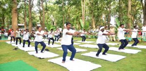 योग स्वस्थ समाज का आधार है, इसे जीवन का हिस्सा बनाएं - वनमंत्री केदार कश्यप योग स्वस्थ समाज का आधार है, इसे जीवन का हिस्सा बनाएं - वनमंत्री केदार कश्यप