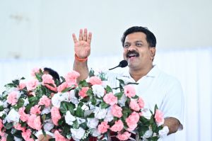 अंतर्राष्ट्रीय योग दिवस पर कवर्धा में भव्य 'योग संगम', उपमुख्यमंत्री विजय शर्मा ने लिया भाग अंतर्राष्ट्रीय योग दिवस पर कवर्धा में भव्य 'योग संगम', उपमुख्यमंत्री विजय शर्मा ने लिया भाग