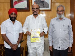  राज्यपाल श्री डेका से छत्तीसगढ़ अल्पसंख्यक आयोग के अध्यक्ष श्री छाबड़ा ने की सौजन्य भेंट