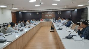 प्रभारी अपर आयुक्त एवं अधीक्षण अभियंता ने जल विभाग अभियंताओं की बैठक लेकर कार्य समीक्षा की प्रभारी अपर आयुक्त एवं अधीक्षण अभियंता ने जल विभाग अभियंताओं की बैठक लेकर कार्य समीक्षा की