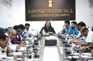 ऐसा प्रबंधन करें कि सड़कों पर न दिखे मवेशी: कलेक्टर ऐसा प्रबंधन करें कि सड़कों पर न दिखे मवेशी: कलेक्टर