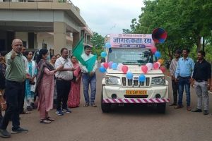 कलेक्टर श्रीमती मिश्रा ने ’बेटी बचाओ बेटी पढ़ाओ’ जागरूकता रथ को जिले में किया रवाना कलेक्टर श्रीमती मिश्रा ने ’बेटी बचाओ बेटी पढ़ाओ’ जागरूकता रथ को जिले में किया रवाना