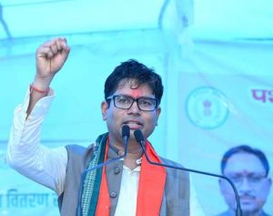 तमनार में आयोजित जिला स्तरीय पशु मेला में शामिल हुए वित्त मंत्री तमनार में आयोजित जिला स्तरीय पशु मेला में शामिल हुए वित्त मंत्री