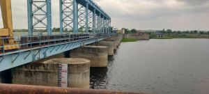 अरपा -भैंसाझार बैराज से कभी भी छोड़ा जा सकता है पानी अरपा -भैंसाझार बैराज से कभी भी छोड़ा जा सकता है पानी