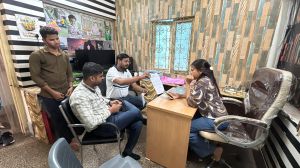 भाठागांव अंडरब्रिज में पाम्पलेट लगाने पर चालानी कार्यवाही भाठागांव अंडरब्रिज में पाम्पलेट लगाने पर चालानी कार्यवाही