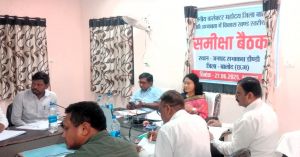 कलेक्टर ने ली डौण्डी में विकासखण्ड स्तरीय अधिकारियों की समीक्षा बैठक कलेक्टर ने ली डौण्डी में विकासखण्ड स्तरीय अधिकारियों की समीक्षा बैठक