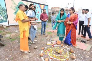 महापौर मीनल चौबे ने नए विकास कार्यों हेतु किया भूमिपूजन महापौर मीनल चौबे ने नए विकास कार्यों हेतु किया भूमिपूजन