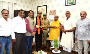 राज्यपाल श्री डेका से छत्तीसगढ़ ब्राम्हण समाज के पदाधिकारियों ने की भेेंट राज्यपाल श्री डेका से छत्तीसगढ़ ब्राम्हण समाज के पदाधिकारियों ने की भेेंट