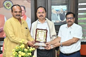  निगम उपायुक्त  एके हालदार को सेवानिवृत्ति पर  किया सम्मानित