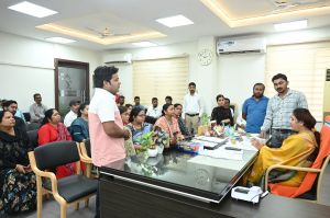 निगम प्लेसमेंट यूनियन में महापौर मैडम से वेतन विसंगति और वेतन वृद्धि करने की मांग को लेकर की मुलाक़ात