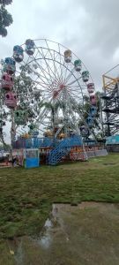 महापौर मीनल चौबे के निर्देश पर तेलीबांधा तालाब के राष्ट्र कवि डॉक्टर मैथली शरण गुप्त गार्डन से झूले हटाने का कार्य प्रारंभ कर दिया