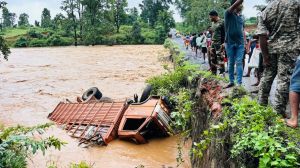   कुसमी जा रहा मिनी ट्रक गागर नदी में गिरा 