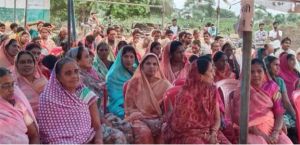  पुरुषों ने संभाला खेती का काम ,  महिलाएं संभाल रही हैं शराब दुकान विरोधी आंदोलन की कमान  