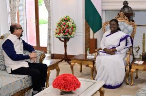 राष्ट्रपति श्रीमती मुर्मु से राज्यपाल श्री डेका ने की सौजन्य भेंट राष्ट्रपति श्रीमती मुर्मु से राज्यपाल श्री डेका ने की सौजन्य भेंट