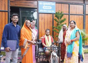सीएम कैंप कार्यालय में दिव्यांग नारायण सिंह को मिली ट्राईसायकल सीएम कैंप कार्यालय में दिव्यांग नारायण सिंह को मिली ट्राईसायकल