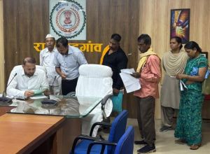 कलेक्टर ने जनदर्शन में सुनी नागरिकों की समस्याएं कलेक्टर ने जनदर्शन में सुनी नागरिकों की समस्याएं