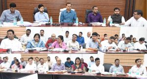 बरसात में जल भराव की स्थिति पर रखे नजर - कमिश्नर श्री राठौर बरसात में जल भराव की स्थिति पर रखे नजर - कमिश्नर श्री राठौर