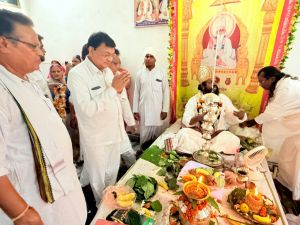  मंत्री श्री देवांगन ने सद्गुरु कबीर आश्रम में की पूजा अर्चना कर लिया आशीर्वाद 