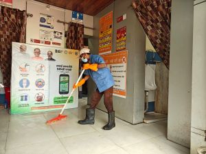 निगम ने जोन 8 के वार्ड 69 के महादेवघाट सुलभ शौचालय की सफाई करवाकर जन-जन को दिया स्वच्छ शौचालय का सकारात्मक संदेश निगम ने जोन 8 के वार्ड 69 के महादेवघाट सुलभ शौचालय की सफाई करवाकर जन-जन को दिया स्वच्छ शौचालय का सकारात्मक संदेश