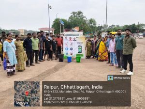 निगम द्वारा महादेवघाट में दुकानों में हरे में सूखा, नीले में गीला, काले डस्टबिन में हानिकारक कचरा पृथक करके रखकर सफाई मित्र को देकर रायपुर को स्वच्छ बनाकर श्रेष्ठ स्वच्छता रैंकिंग दिलवाने सहभागी बनने की अपील निगम द्वारा महादेवघाट में दुकानों में हरे में सूखा, नीले में गीला, काले डस्टबिन में हानिकारक कचरा पृथक करके रखकर सफाई मित्र को देकर रायपुर को स्वच्छ बनाकर श्रेष्ठ स्वच्छता रैंकिंग दिलवाने सहभागी बनने की अपील