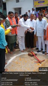 विधायक मूणत ने निगम सभापति राठौड़, जोन-1 अध्यक्ष गज्जू के साथ नए विकास कार्यों हेतु किया भूमिपूजन विधायक मूणत ने निगम सभापति राठौड़, जोन-1 अध्यक्ष गज्जू के साथ नए विकास कार्यों हेतु किया भूमिपूजन