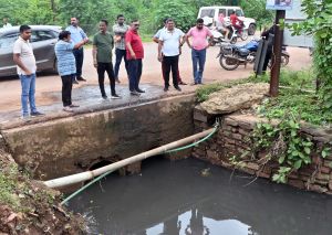 बड़े नालों सहित टूटे पाइपलाइन का निरीक्षण किये आयुक्त बड़े नालों सहित टूटे पाइपलाइन का निरीक्षण किये आयुक्त