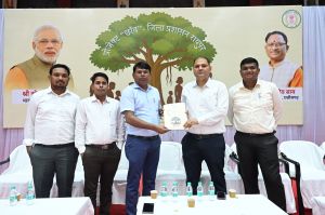 'प्रोजेक्ट छाँव' का आगाज़ : अधिकारी-कर्मचारियों और परिवारजनों के लिए स्वास्थ्य एवं सेवा शिविर 'प्रोजेक्ट छाँव' का आगाज़ : अधिकारी-कर्मचारियों और परिवारजनों के लिए स्वास्थ्य एवं सेवा शिविर